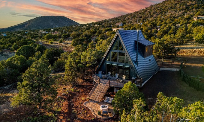 Williams Cabin | Modern Aframe Grand Canyon Pets Views