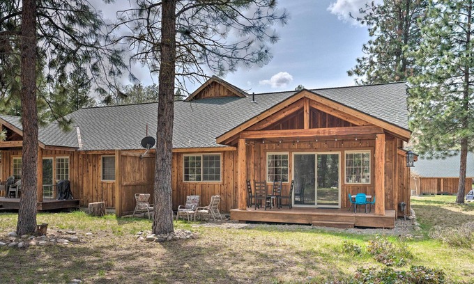 Winthrop Condo | Modern Alpine Condo w/ Fireplace Near Ski Trails!