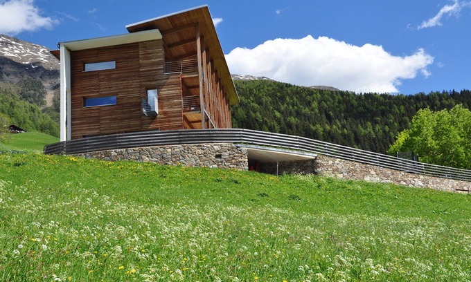Malles Venosta Apartment | Modern alpine architecture in South Tyrol, vacation apartment with panoramic views