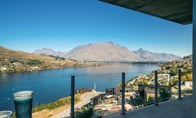 Frankton House | MODERN ALPINE LIVING SPECTACULAR VIEW