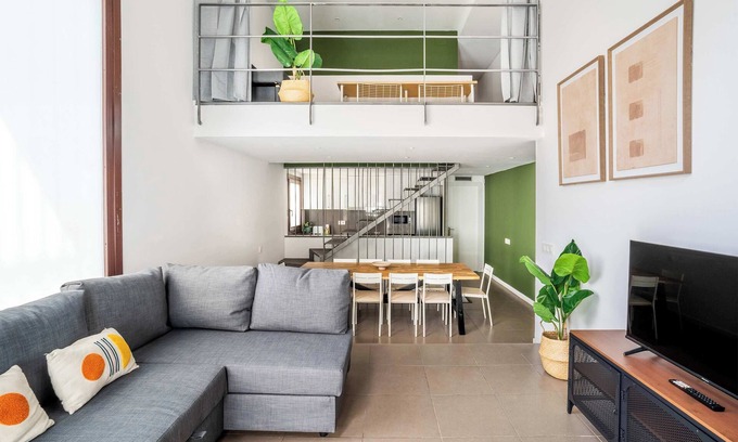 El Poble-sec House | Modern and bright 4BD triplex in Paralel!