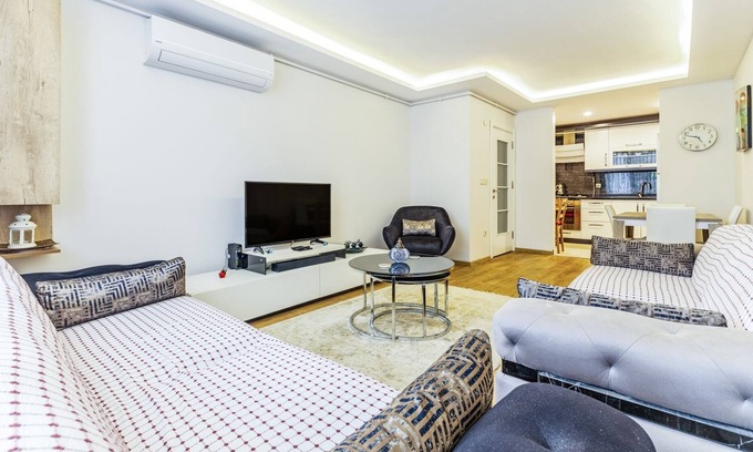 Maltepe Apartment | Modern and Central Flat Near Seashore and Marmaray