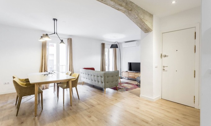 Chueca Apartment | Modern and Chic 2BR/2BA apartment in trendy Chueca
