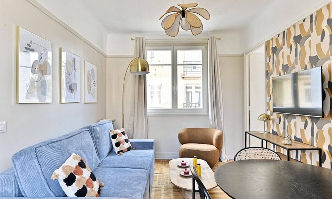 Neuilly-sur-Seine Apartment | Modern and colorful apartment Neuilly-sur-Seine