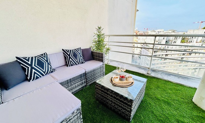 Parc-Nord Apartment | Modern and cosy apartment with a beautiful terrace and parking, Paris La Défense