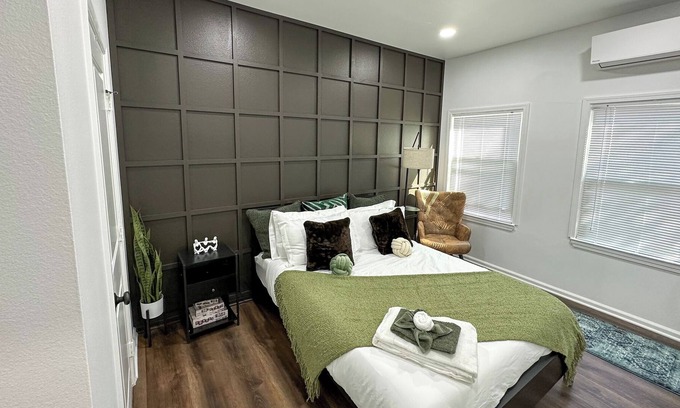 Huntington Park House | Modern and Cozy 2Bedroom Duplex in Downtown LA