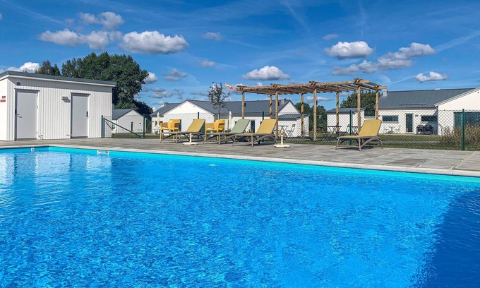 Listarum House | Modern and friendly semi-detached house with community pool in Vik.