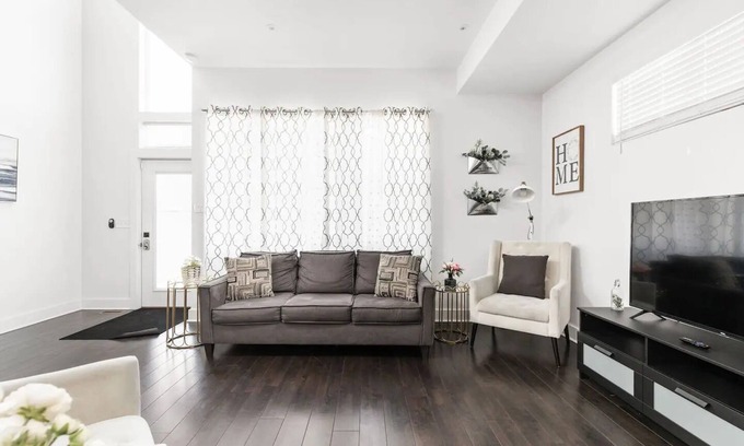 Fountain Square House | Modern and Fun 4BR+ Pool Table in Fountain Square