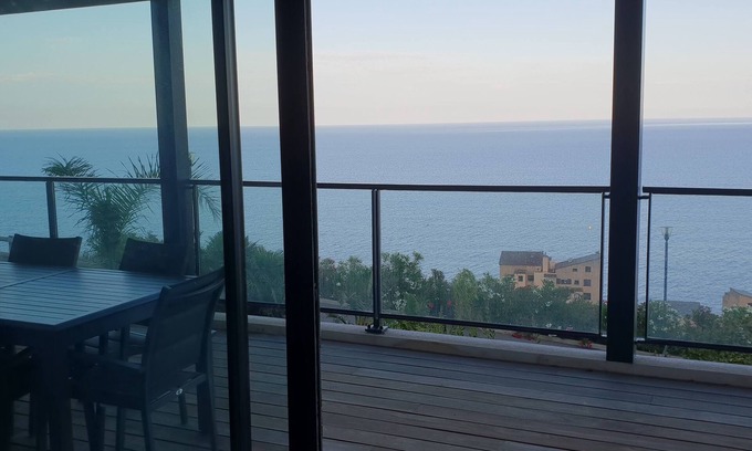 Ville-di-Pietrabugno House | Modern apartment with 180 degree sea view