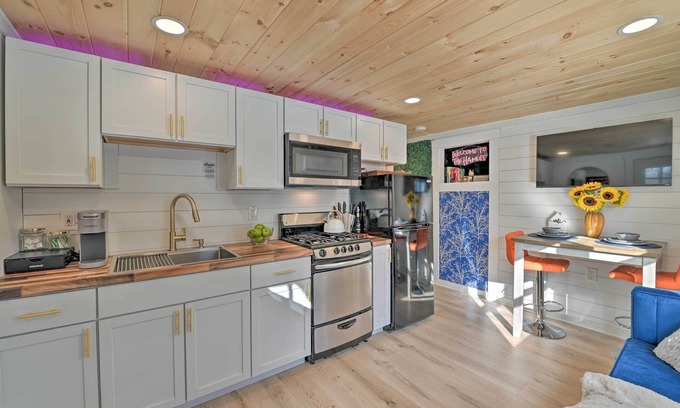 Saratoga Springs Apartment | Modern Apartment: Near Hiking & Race Course