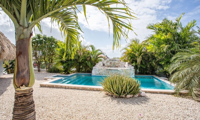 Fontein Apartment | Modern Apartment 1BR Retreat Pool Side