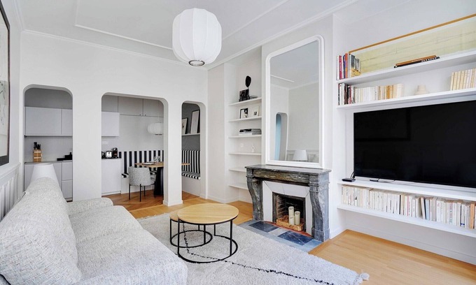 8th Arrondissement Apartment | Modern Apartment Champs-ElysÃ©es - Saint HonorÃ©