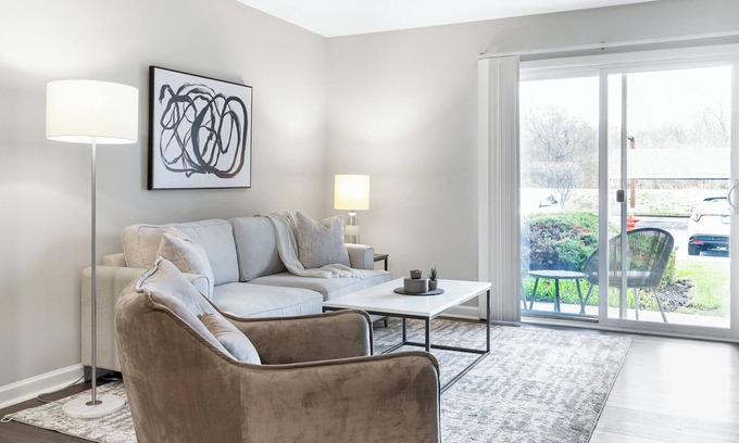 Indianapolis Apartment | Modern Apartment in Prime Location (ID5744X73)