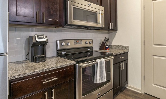 Seven Springs Apartment | Modern Apartment in Prime Location (ID9491X71)