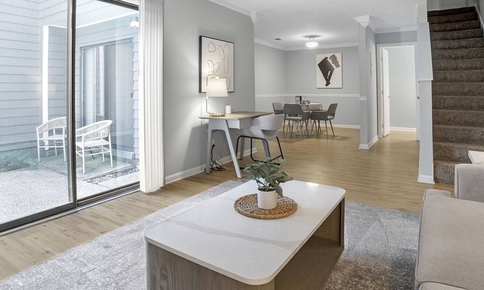 Lexington Apartment | Modern Apartment in Prime Location (ID7684X1)