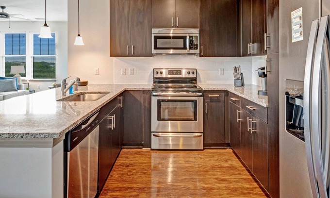 Franklin Apartment | Modern Apartment in Prime Location (ID1958X23)