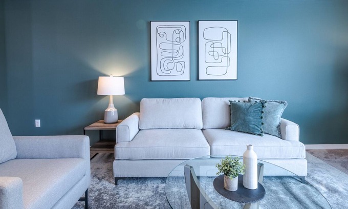 Juanita Apartment | Modern Apartment in Prime Location (ID5061X34)