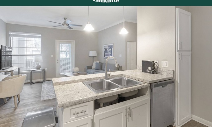 Southwind Apartment | Modern Apartment in Prime Location (ID7904X41)
