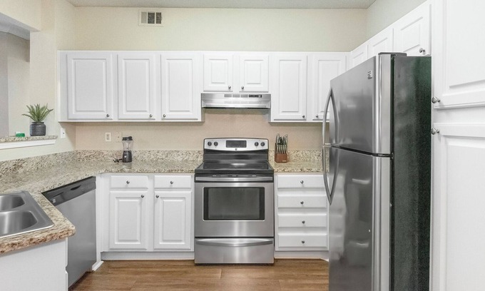 Germantown Apartment | Modern Apartment in Prime Location (ID9507X17)