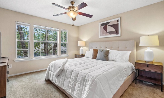 Germantown Apartment | Modern Apartment in Prime Location (ID3914X82)