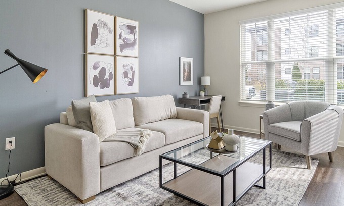 Crabtree Apartment | Modern Apartment in Prime Location (ID1267X878)