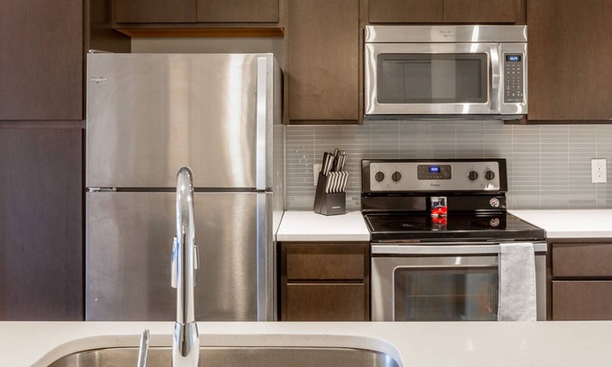 South Lamar Apartment | Modern Apartment in Prime Location (ID1615X34)