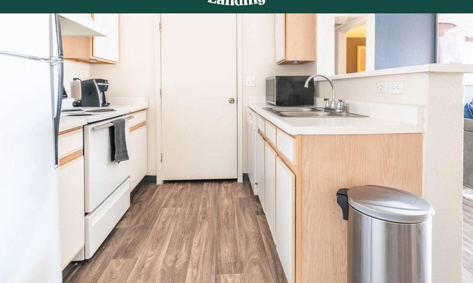Albuquerque Apartment | Modern Apartment in Prime Location (ID7250X84)