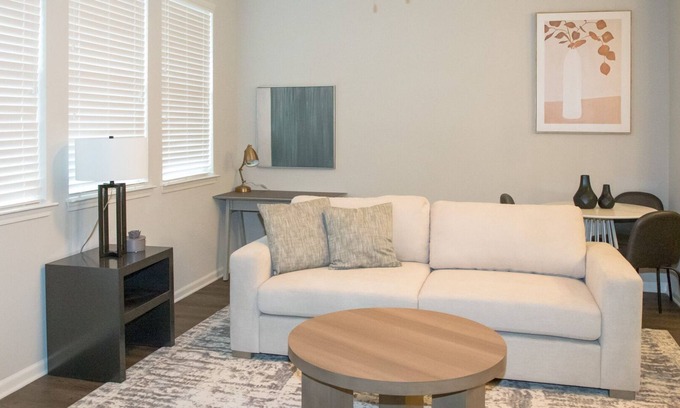 Mid City South Apartment | Modern Apartment in Prime Location (ID7213X57)