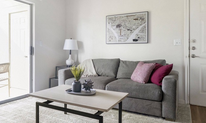 Highlands - Perkins Apartment | Modern Apartment in Prime Location (ID1203X618)
