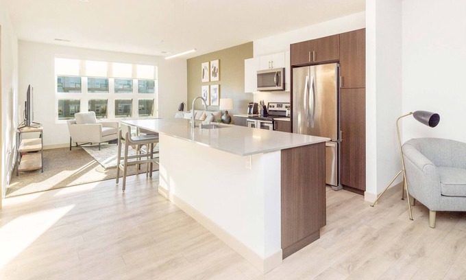 Brookfield Apartment | Modern Apartment in Prime Location (ID7511X17)