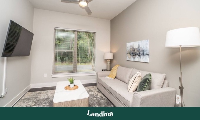 West Ashley Apartment | Modern Apartment in Prime Location (ID2946X67)