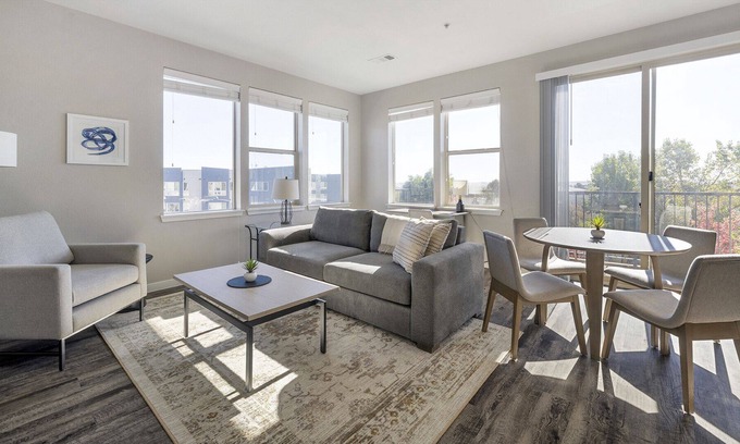 Louisville Apartment | Modern Apartment in Prime Location (ID5169X02)