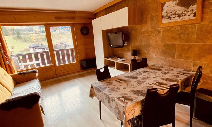 La Clusaz Apartment | Modern apartment in village center with balcony and garage