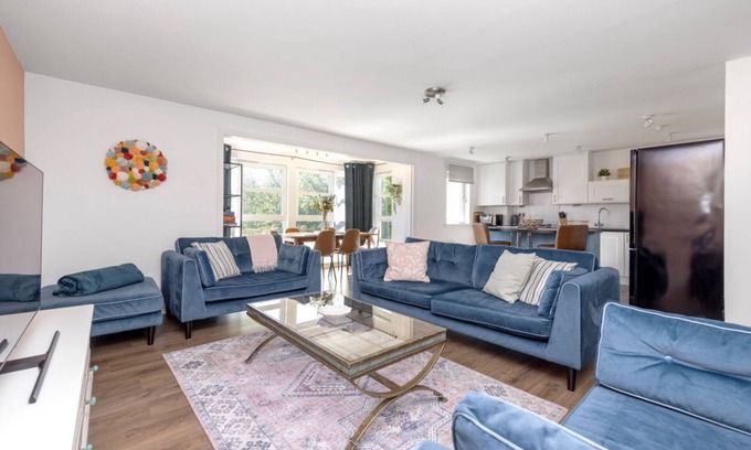 Slateford Apartment | Modern apartment near Saughton Rose Gardens