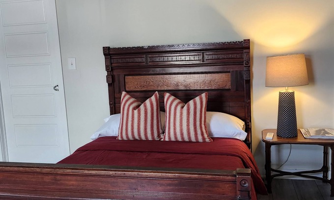 Elloree Apartment | Modern apartment overlooking historic downtown Elloree, SC.