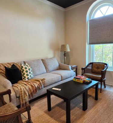 Elloree Apartment | Modern apartment overlooking a Historic Downtown