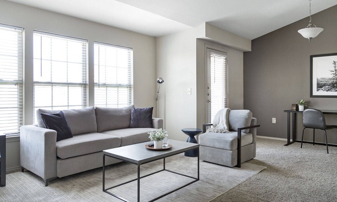 South Side Apartment | Modern Apartment in Prime Location (ID3717X5)