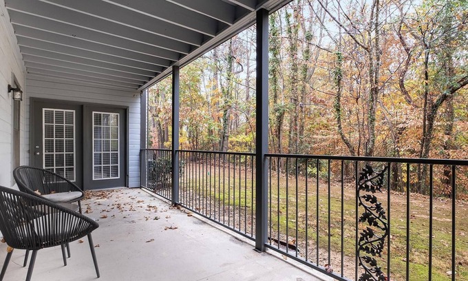 Crestline Heights Apartment | Modern Apartment in Prime Location (ID9675X21)