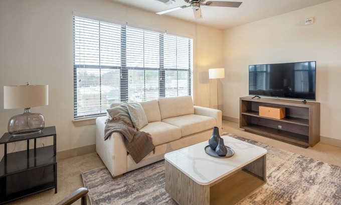 Crestline Heights Apartment | Modern Apartment in Prime Location (ID7243X65)