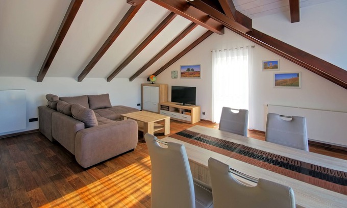 Freienhufen Apartment | Modern apartment with plenty of space for 4 people
