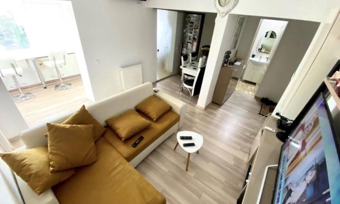 Onesti Apartment | Modern Apartment with a Great View