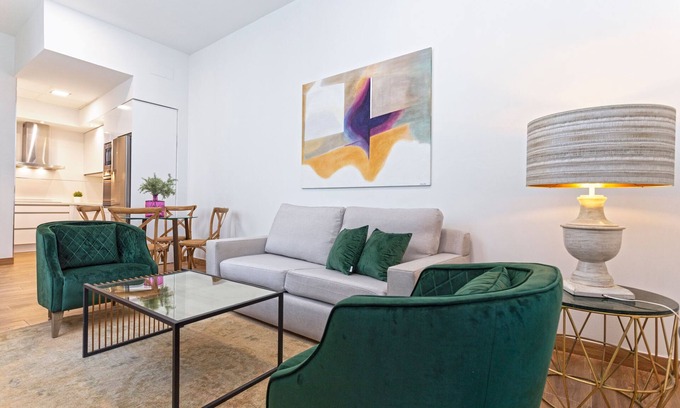 San Bartolome Apartment | Modern apartment with terrace in the city center. Recaredo VIII