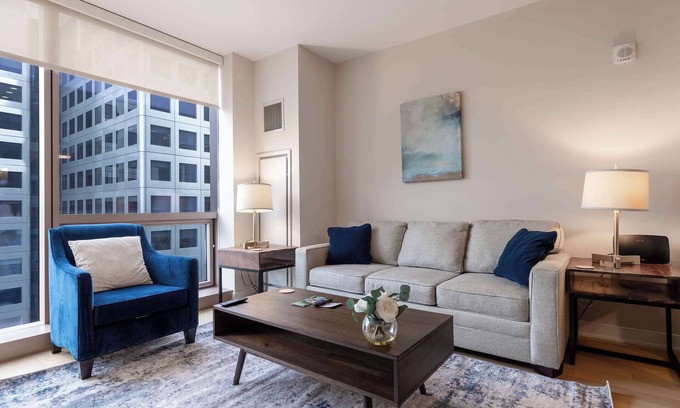 Downtown Apartment | Modern Apt Downtown S