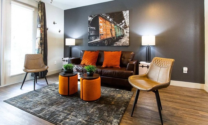 Knox - Henderson Apartment | Modern Apt|Free Parking|Gym|King Bed