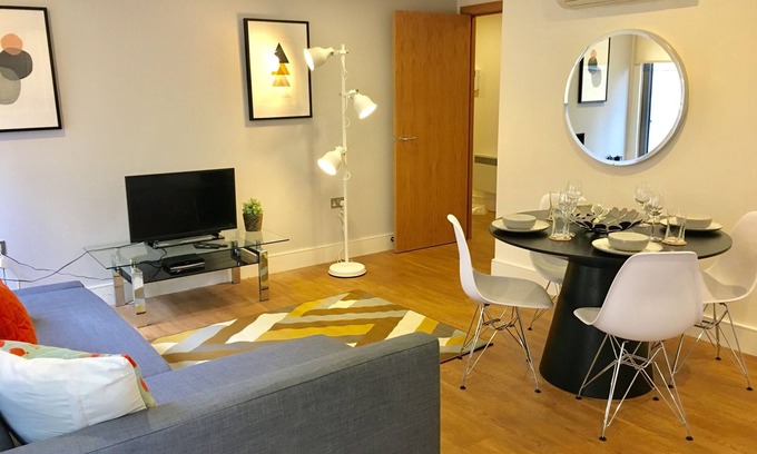 Lancaster Gate Apartment | Modern Apt in Bayswater Central London FREE WIFI &AIRCON by City Stay London