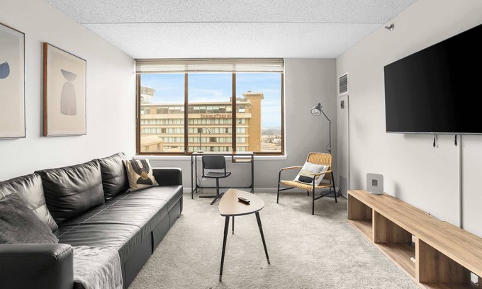 Arlington Apartment | Modern Apt Steps from Shops & Metro