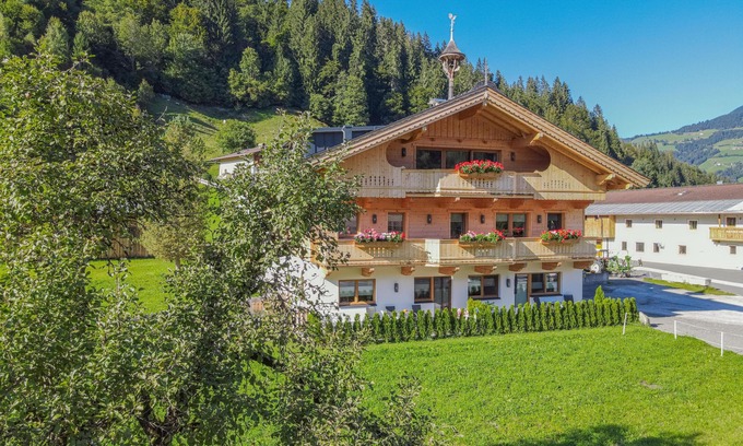 Hopfgarten im Brixental Apartment | Modern apartment opposite of Salvena swimming lake