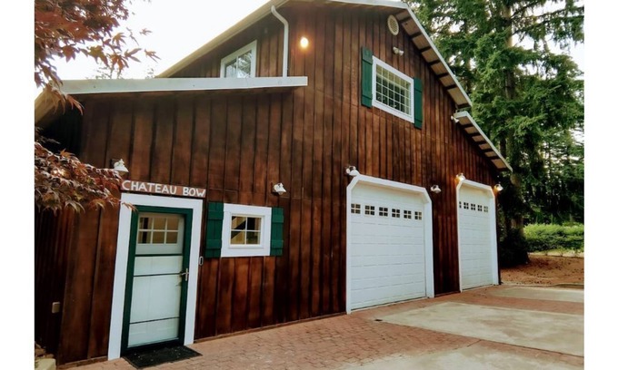 Bow House | Modern Barn Retreat with Private Taproom & Forest Views
