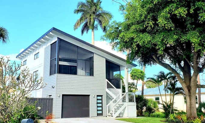 Naples Park House | Modern Beach House. Bike to beach, shopping and restaurants.