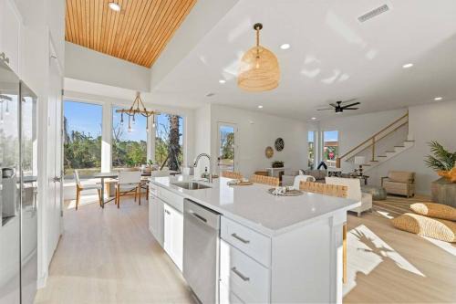 Marineland Acres House | Modern Beach Oasis Steps from the Shore